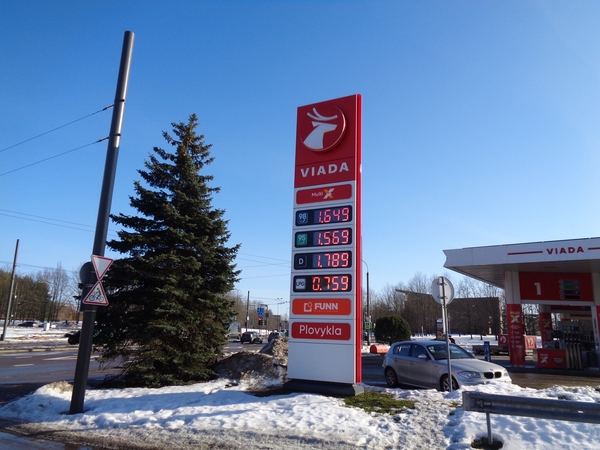 Degalų kainų pokyčiai Kaune: benzinas brangiau kainavo vakar, dyzelinas – šiandien