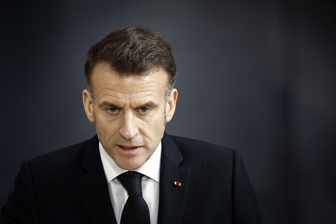 Macronas: Prancūzija didins branduolinių galvučių skaičių