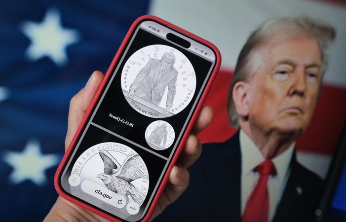 JAV išleis auksinę monetą su Trumpo atvaizdu