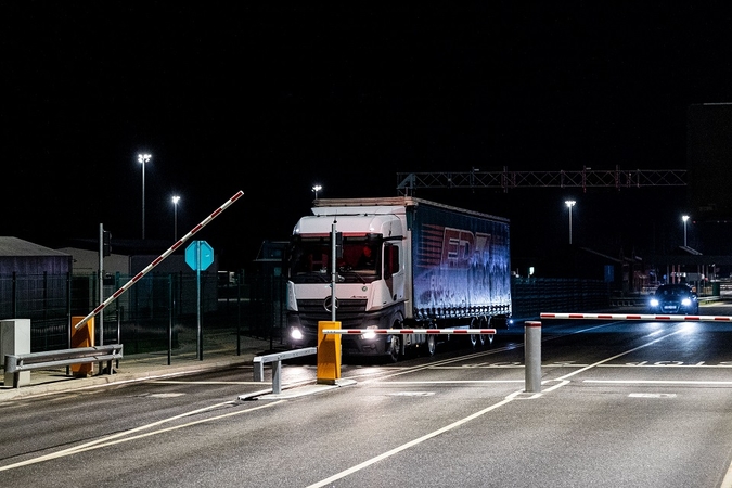 Iki vidurdienio grįžo 12 Minsko sulaikytų vilkikų: juos tikrins daugiau muitininkų
