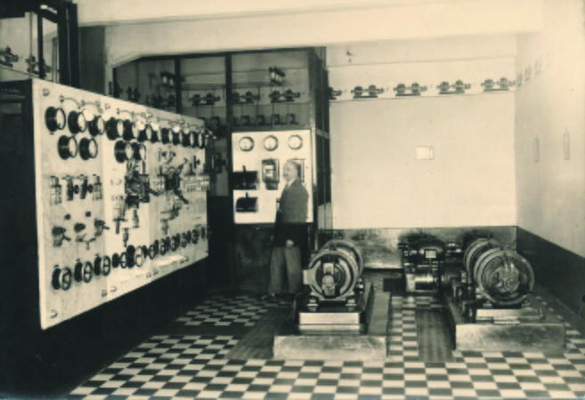 Kauno radijo stoties mašinų skyriuje, 1928 m.
