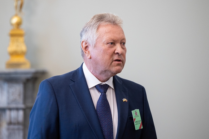 Glaustai: pristatyta grėsmių nacionaliniam saugumui ataskaita, Starkevičius atsisakė mandato