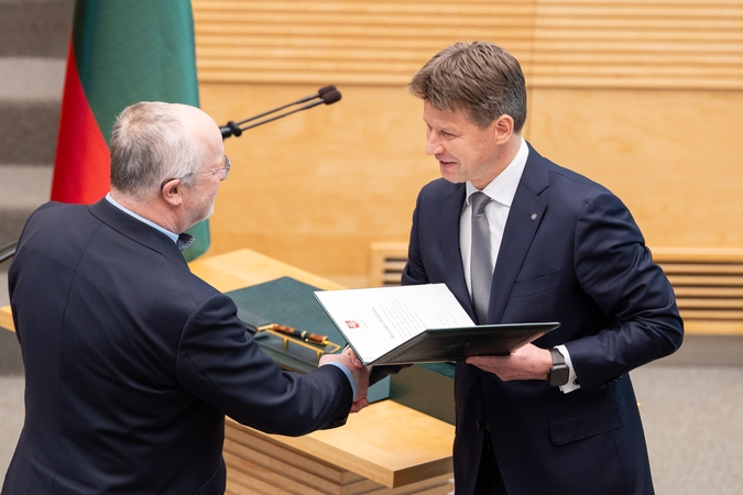 Seime prisiekė trys nauji KT teisėjai