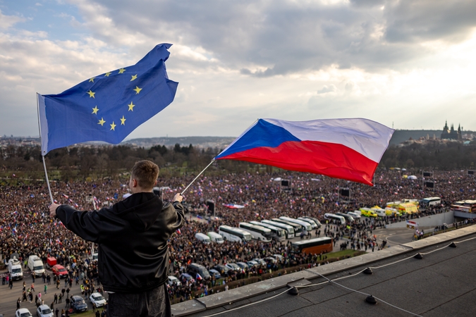 Tūkstančiai čekų protestavo prieš Babišo vyriausybę