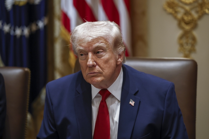 Trumpas pakomentavo Ukrainai skirtų ginklų nukreipimo į Artimuosius Rytus galimybę