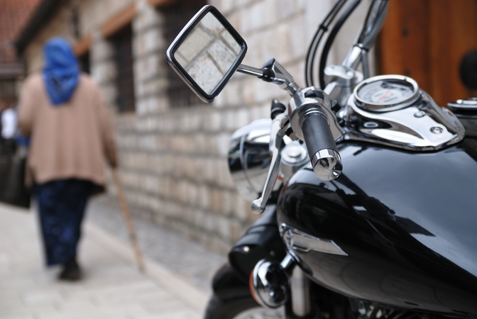 Biržuose automobilis kliudė mopedą vairavusį nepilnametį
