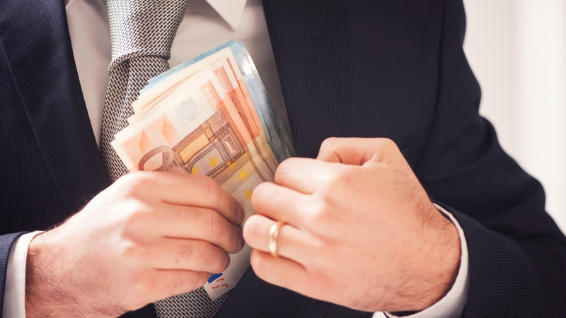 Prokurorai kreipėsi į teismus dėl Lazdijų, Marijampolės ir Prienų politikų „čekiukų“