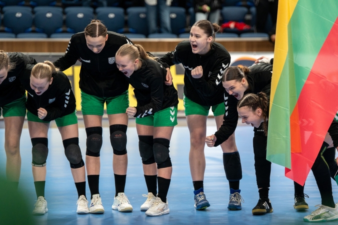 Lietuvos rankininkės po dramatiškos kovos minimaliu skirtumu pralaimėjo ukrainietėms