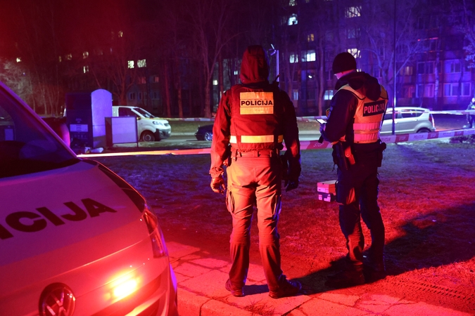 Pramonės pr. šalia šiukšliadėžės pastebėtas galimai sprogmuo: buvo atvykęs „Aras“