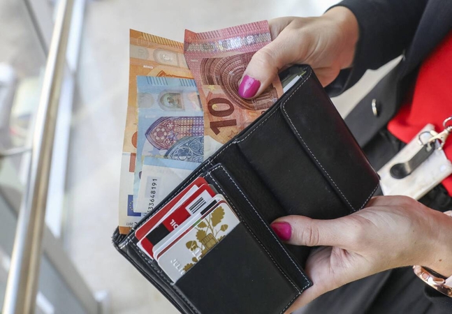 Vidutinis atlyginimas: jau perlenkė lazdą?