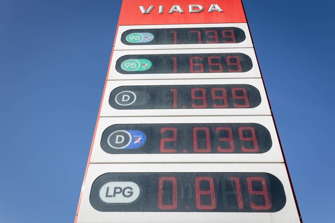 Kylančios kuro kainos