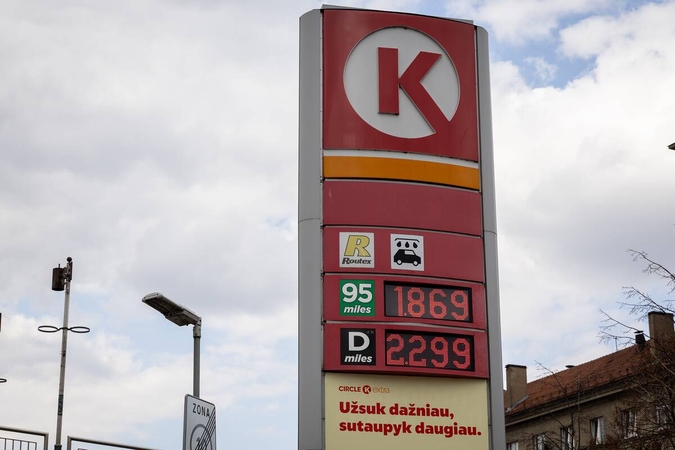 Bus pristatomi sprendimai dėl degalų kainų