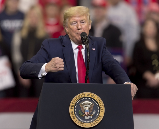 Donaldas Trumpas įvardijo karo su Iranu tikslus