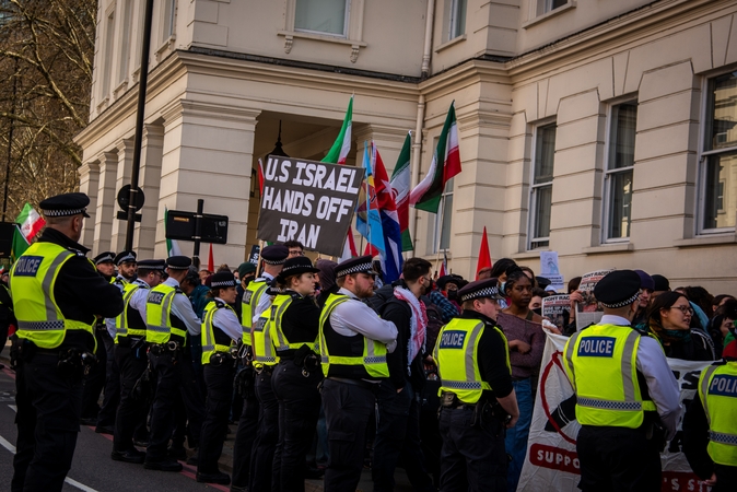 Londonas iškvietė Irano ambasadorių dėl neapgalvotų veiksmų