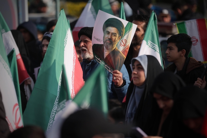 Mojtaba Khamenei: žudikai privalės atsakyti už Irano saugumo vadovo nužudymą