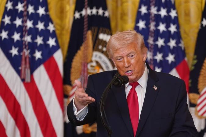 Trumpas tvirtina, kad JAV ir Izraelis artimiausią savaitę „labai stipriai“ smogs Iranui