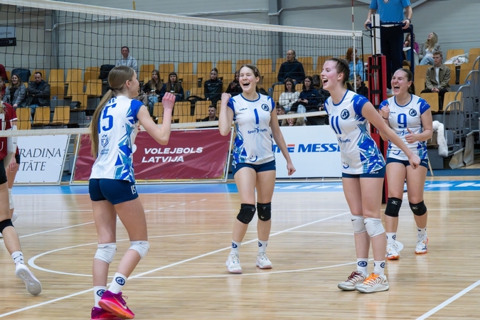 Lietuvos tinklinio čempionės pateko į finalą ir Alytuje gins titulą