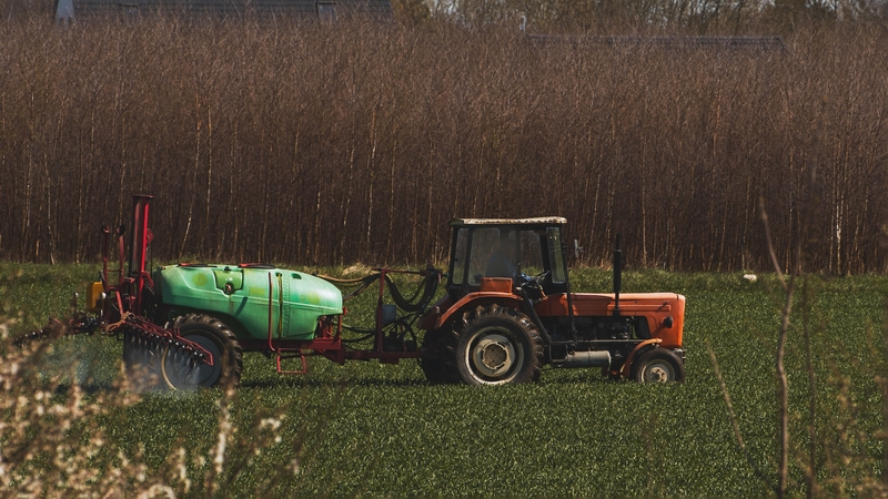 Karas smogė ir ūkininkams: ką tai reikš maisto kainoms?