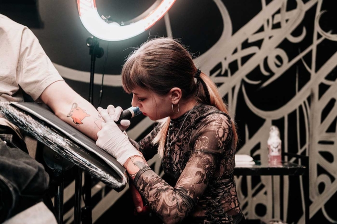Kiek uždirba tatuiruočių meistras Lietuvoje ir Europoje
