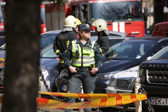 Specialiosios tarnybos sekiojo įtariamų narkomanų pėdsakais po visą Kauną: teko brautis ir pro langą