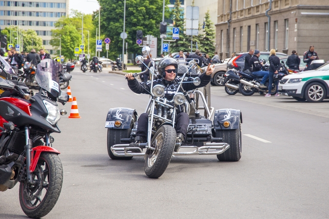 Baltąjį tiltą apsups motociklininkai: pranešama apie eismo ribojimus