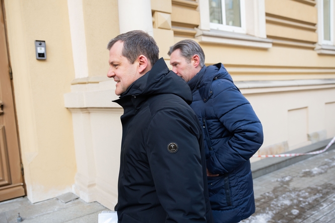 Situacija: šią kadenciją yra jau antroji socialdemokratų Vyriausybė, pareikšti įtarimai G. Paluckui, vyksta nuolatinė trintis dėl „Nemuno aušros“, tęsiasi daugiatūkstantiniai protestai dėl LRT įstatymo, krenta LSDP reitingai.
