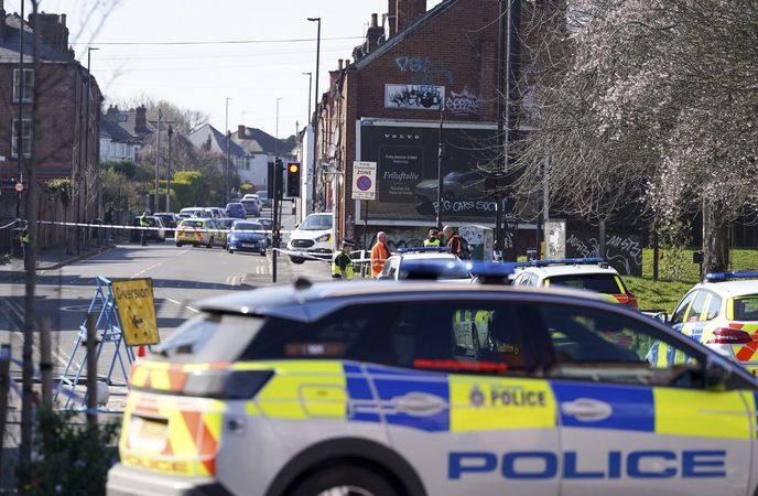 Pareigūnams prie Londono mero namų palikus ginklus, JK policija pradėjo tyrimą