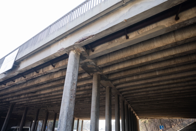 Dėl Gariūnų viaduko griovimo darbų šventinio savaitgalio naktimis keisis eismo tvarka