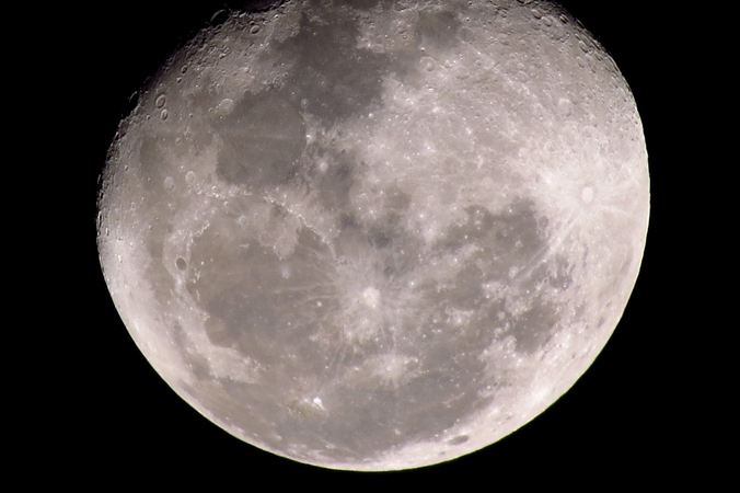 „Artemis“ astronautai išvydo dar niekada žmogaus akimis nematytus Mėnulio vaizdus