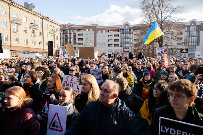 Prie Seimo protestas „Šalin rankas nuo laisvo žodžio!“
