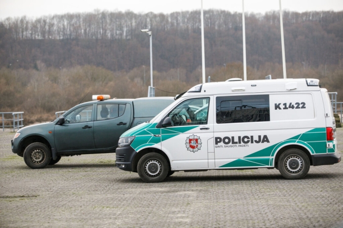 Į policijos komisariatą vyras atvežė sprogmenį: evakuoti žmonės, iškviestas „Aras“