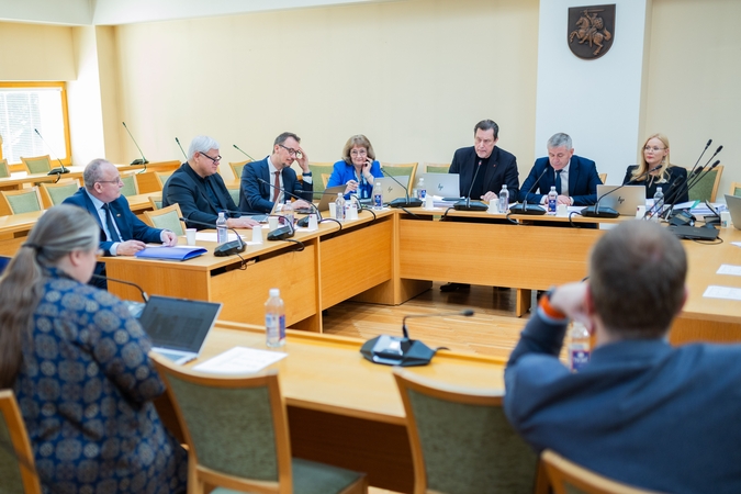 „Visiems reikia nuleisti garą“: Kultūros komitetas nutraukė posėdį dėl LRT įstatymo pataisų
