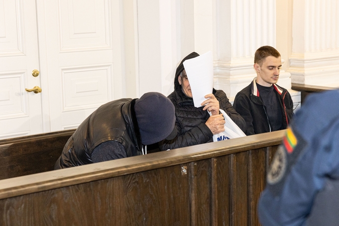Teismas atvertė siuntų su padegamaisiais užtaisais bylą: posėdžiai bus uždari