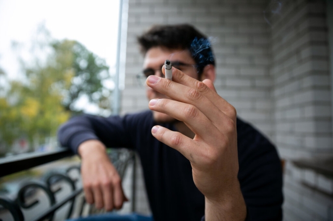 JK parlamentas pritarė iniciatyvai uždrausti po 2008 metų gimusiems asmenims parduoti cigaretes