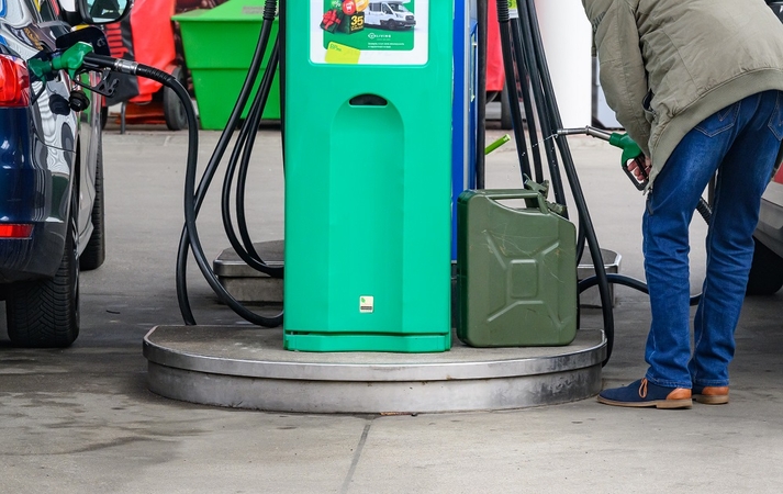 Vokiečiai plūsta į Lenkiją pirkti pigių degalų