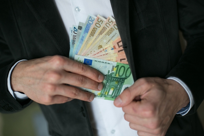 Lietuvos turto vertintojų asociacijos prezidentas nuteistas už bandymą papirkti pareigūną