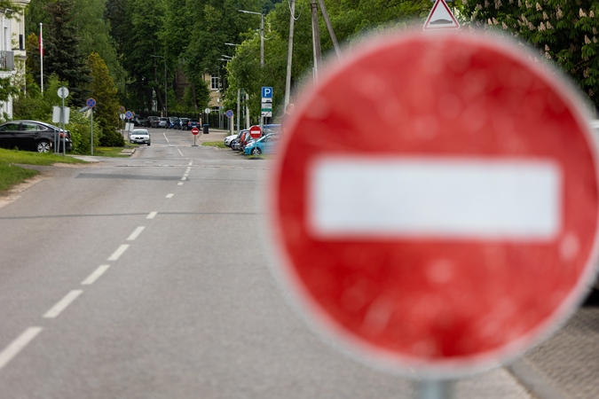 Laikini eismo ir viešojo transporto pokyčiai: eismas bus nukreipiamas į priešpriešinę eismo juostą