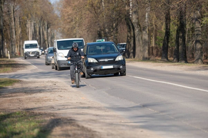 Niršta dėl eismo Vaišvydavoje: pigiau nakvoti viešbutyje