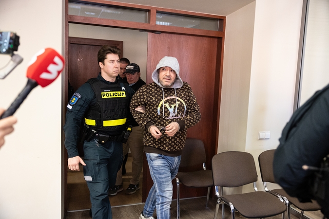 Prie teismo – gausios pajėgos: atvesti terorizmu kaltinami užsieniečiai