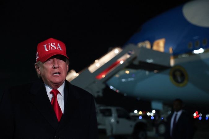 Donaldas Trumpas: JAV blokadą pažeidę Irano laivai bus sunaikinti