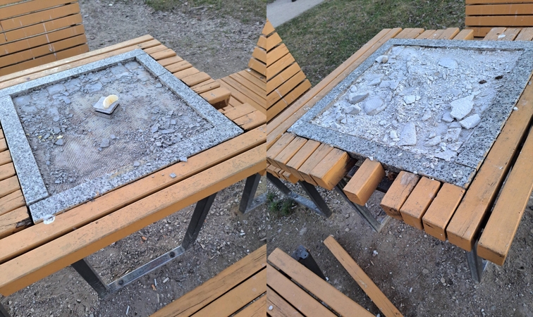 Kalniečių parke siautė vandalai