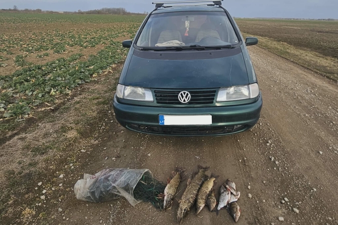 Tinklu neteisėtai žvejojusiam vyrui gresia automobilio konfiskavimas