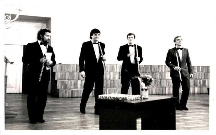 Pradžia: Lietuvos nacionalinio simfoninio orkestro fleitininkai: V. Višinskas, A. Treikauskas, V. Gelgotas, D. Gedvilas. 1991 m.