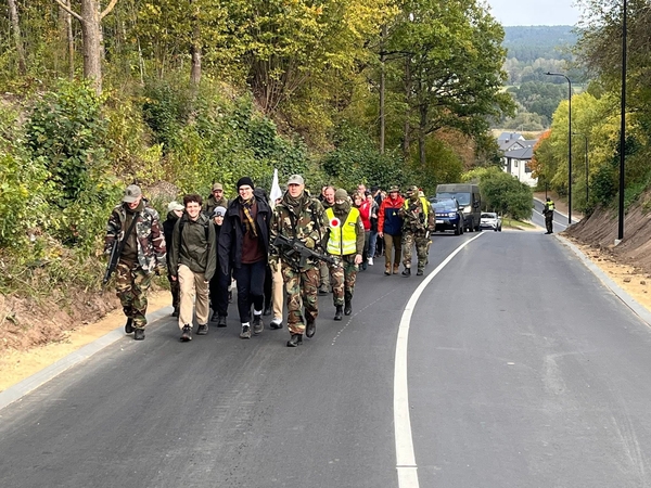 Patirtys: Salininkų bendruomenės asociacijos pirmininkės Ramutės Nalivaikienės iniciatyva bendruomenė suorganizavo žygį, kurio metu praktiškai išbandė vieną iš galimų evakuacinių kelių.
