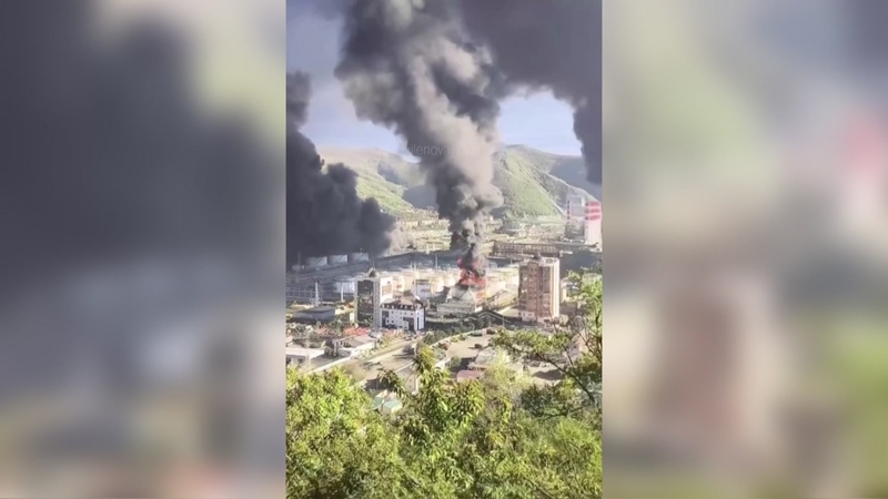 Dronų smūgiai Rusijoje: dega naftos bazės, dūmai matomi net iš kosmoso