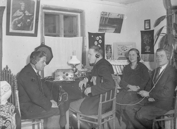 Radijo imtuvas Janutėno bute Kukutėliuose, 1928 m.
