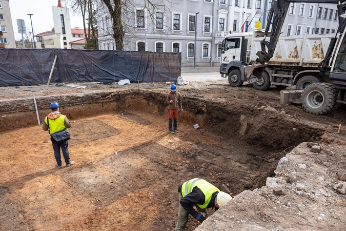 Archeologai Šiaulių centre ekshumavo 48 sovietų karių palaikus – mažiau nei tikėtasi