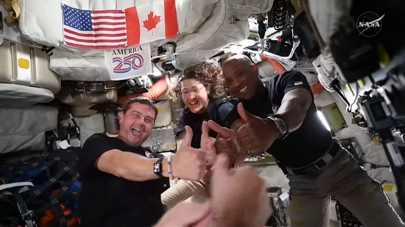 Donaldas Trumpas pagyrė „Artemis“ astronautus: jūs sukūrėte istoriją