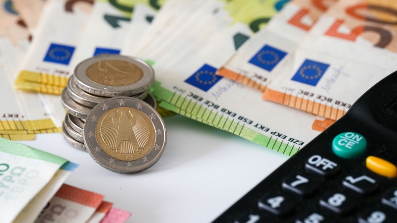Staigus posūkis: dalis gyventojų puolė atšaukinėti prašymus atsiimti pinigus