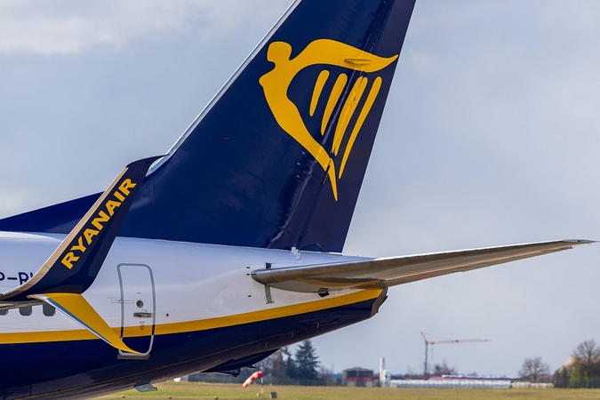 „Ryanair“ įspėja ruoštis galimiems aviacinio kuro tiekimo sutrikimams